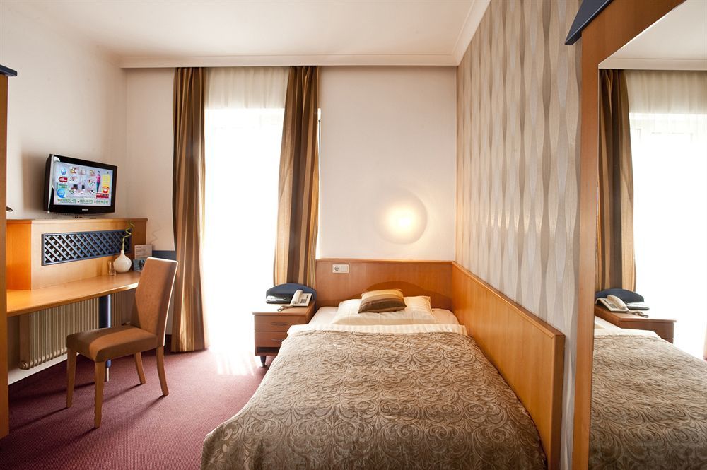 Hotel Geyer Klagenfurt am Woerthersee Exterior photo